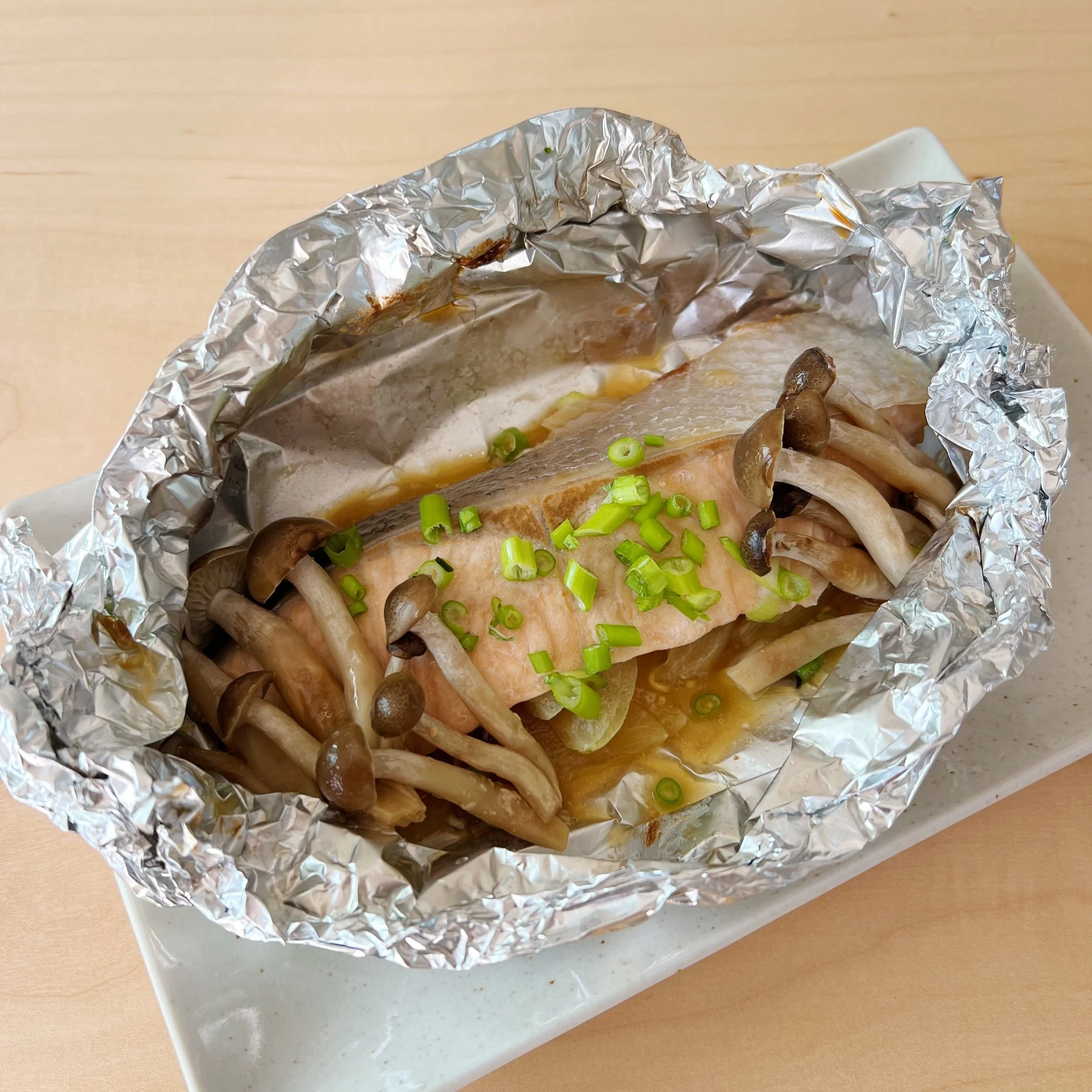 Japanese Salmon in Foil Recipe (鮭のホイル焼き) – Easy Dinner Idea